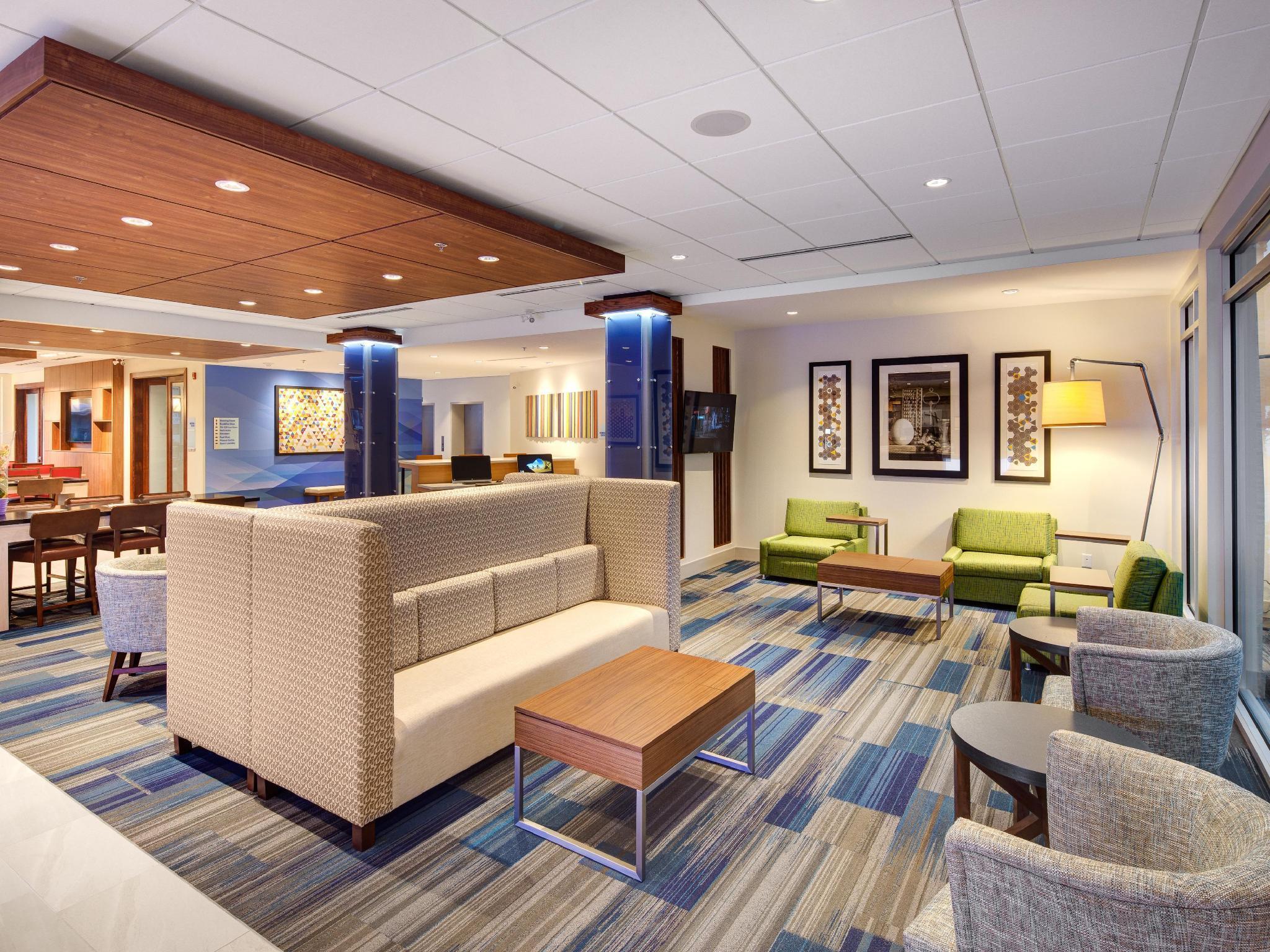 Holiday Inn Express & Suites Terrace By Ihg Esterno foto