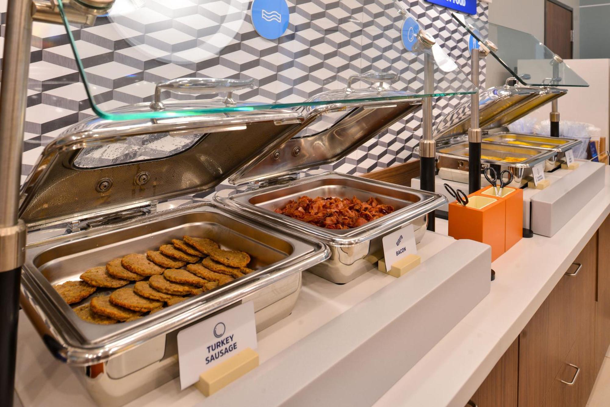 Holiday Inn Express & Suites Terrace By Ihg Esterno foto