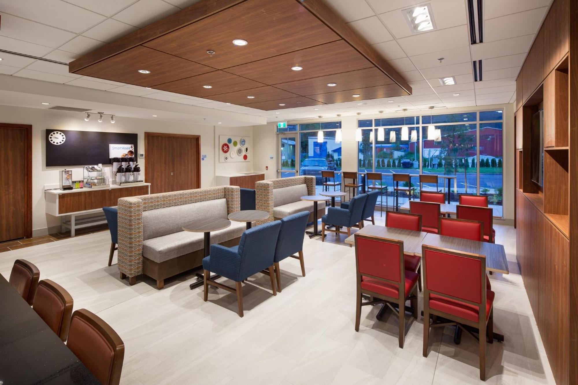 Holiday Inn Express & Suites Terrace By Ihg Esterno foto