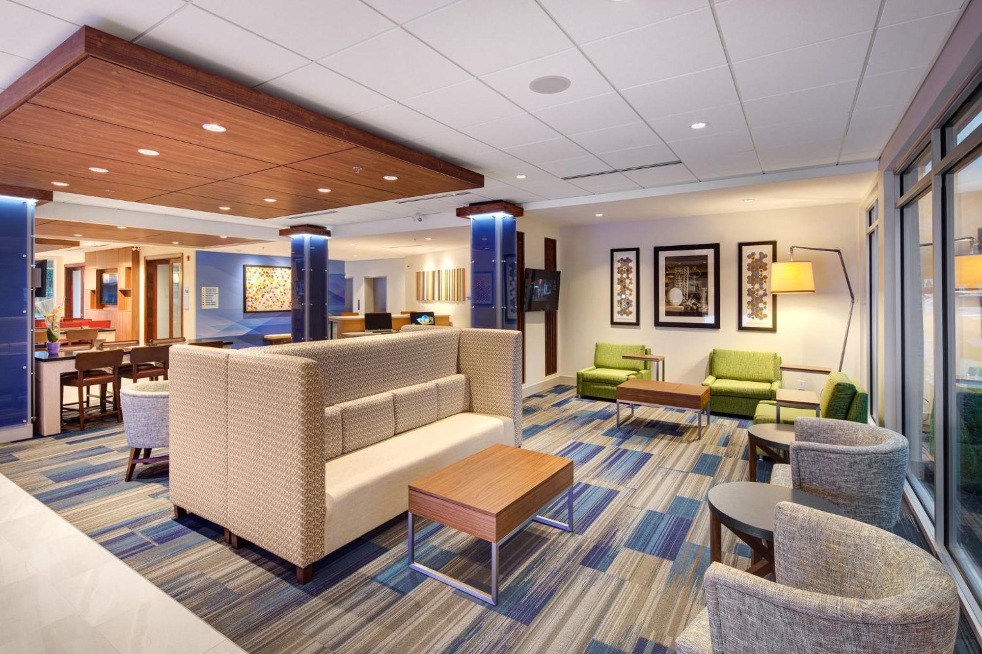 Holiday Inn Express & Suites Terrace By Ihg Esterno foto